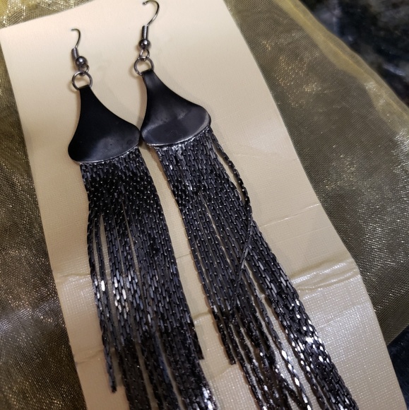 Jewelry - 💜Black💜NEW dangle Earrings New never worn
